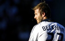 体育彩票|杰伦·约翰逊缔造历史！老鹰队史首现25+10+5全能壮举