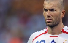 足球彩票_奥古斯托质疑恩里克战术机械化，球员如机器人，教练称习惯成自然